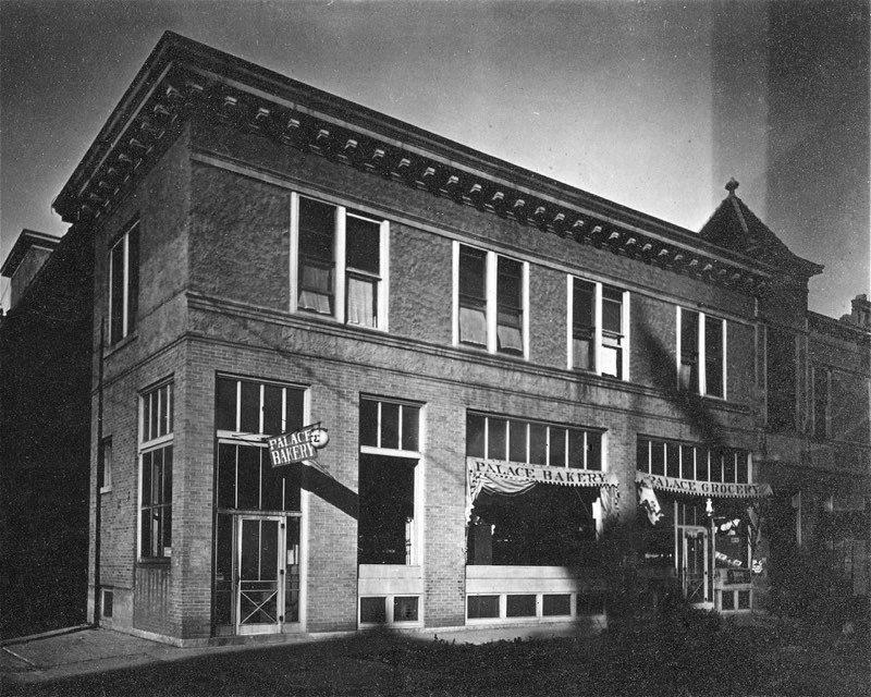 Palace Bakery in 1920